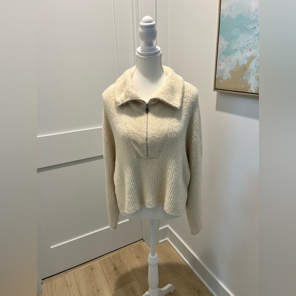 Abercrombie&Fitch Soft AF eyelash Collection cropped half zip sweater size Large - Picture 1 of 11